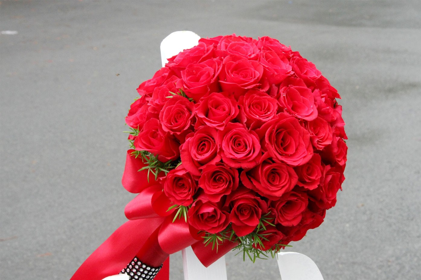 Hoa cô dâu đẹp bằng hoa hồng đỏ - lãng mạn